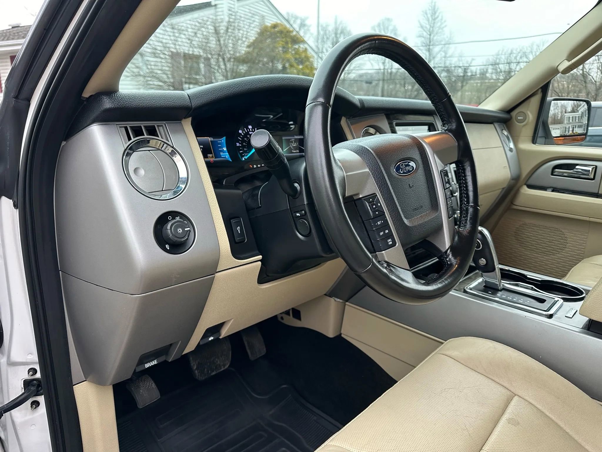 Used 2016 Ford Expedition Limited w/ Equipment Group 301A AWD/4WD image 10