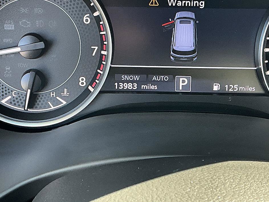 Used 2024 Nissan Armada SL image 15