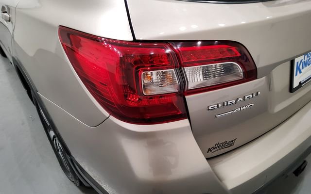 Used 2018 Subaru Outback 2.5i Limited AWD/4WD image 9