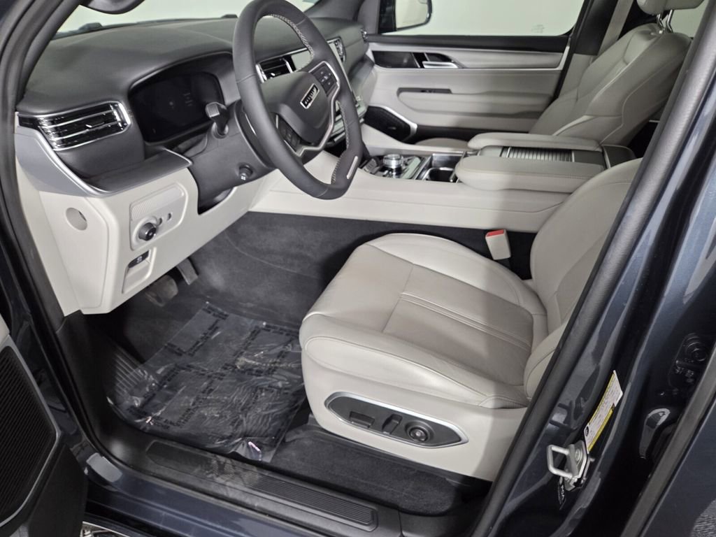 Certified 2025 Jeep Wagoneer 4WD image 13