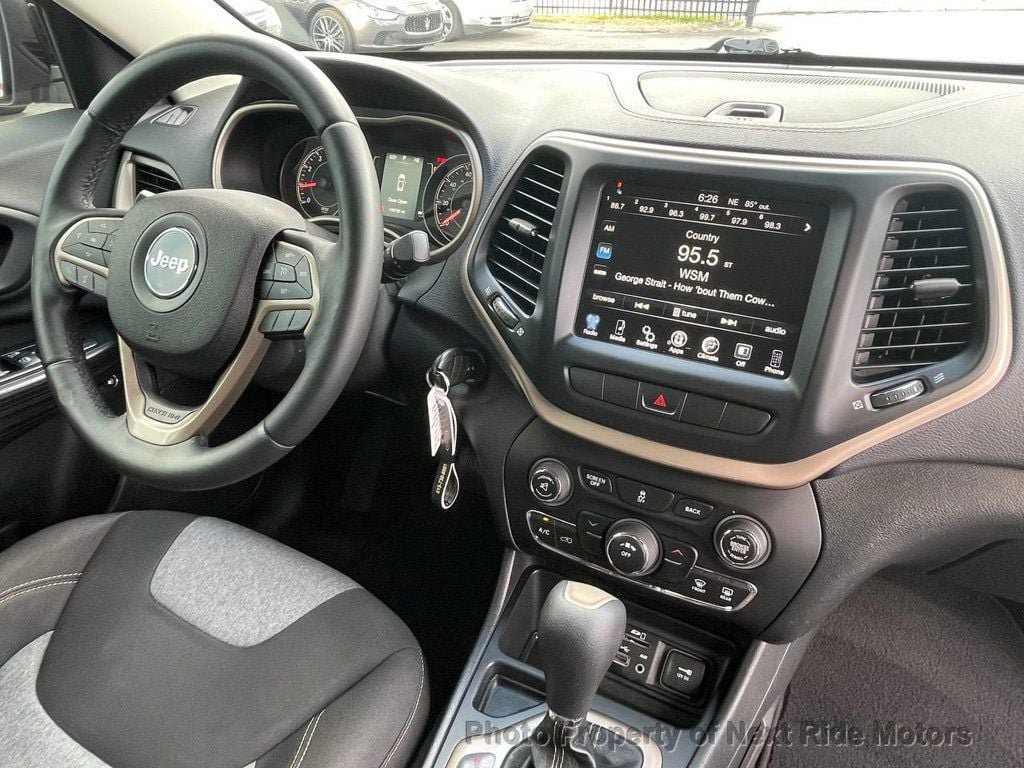 Used 2014 Jeep Cherokee Latitude FWD image 17