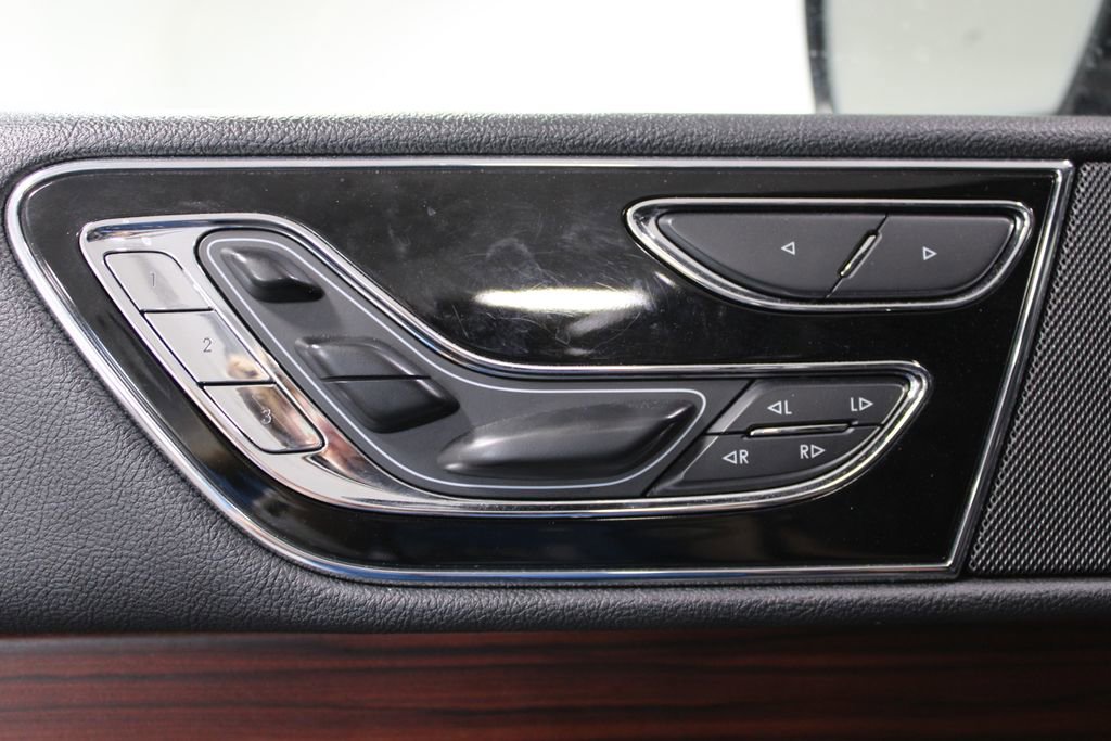 Used 2023 Lincoln Navigator Reserve image 16