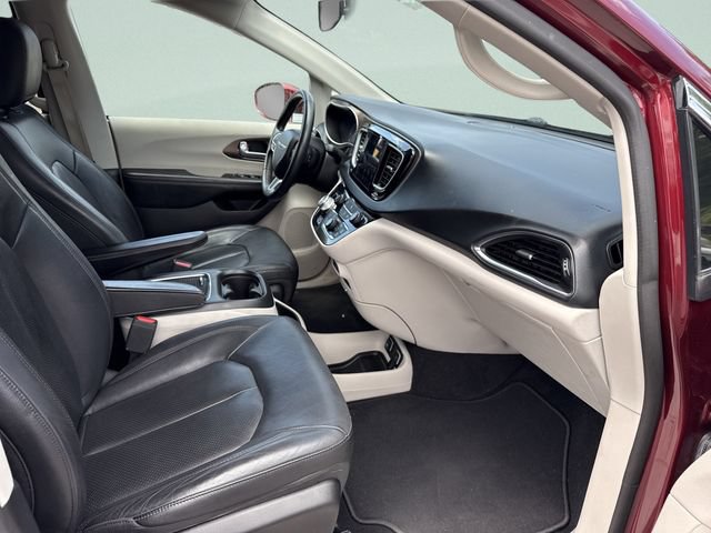 Used 2019 Chrysler Pacifica Touring-L Plus FWD image 18