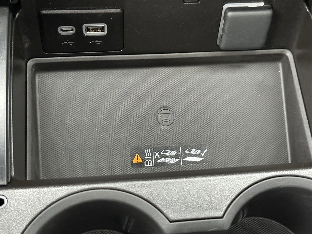 Used 2024 GMC Yukon XL Denali w/ Denali Reserve Package image 30