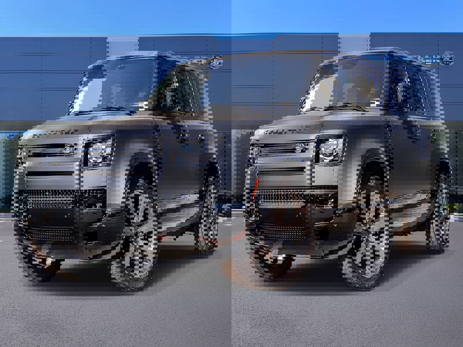 New 2026 Land Rover Defender 110 V8 video 1