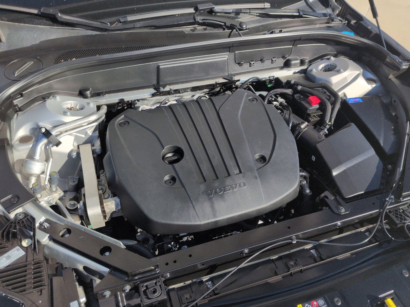 Certified 2025 Volvo XC60 B5 Plus image 28