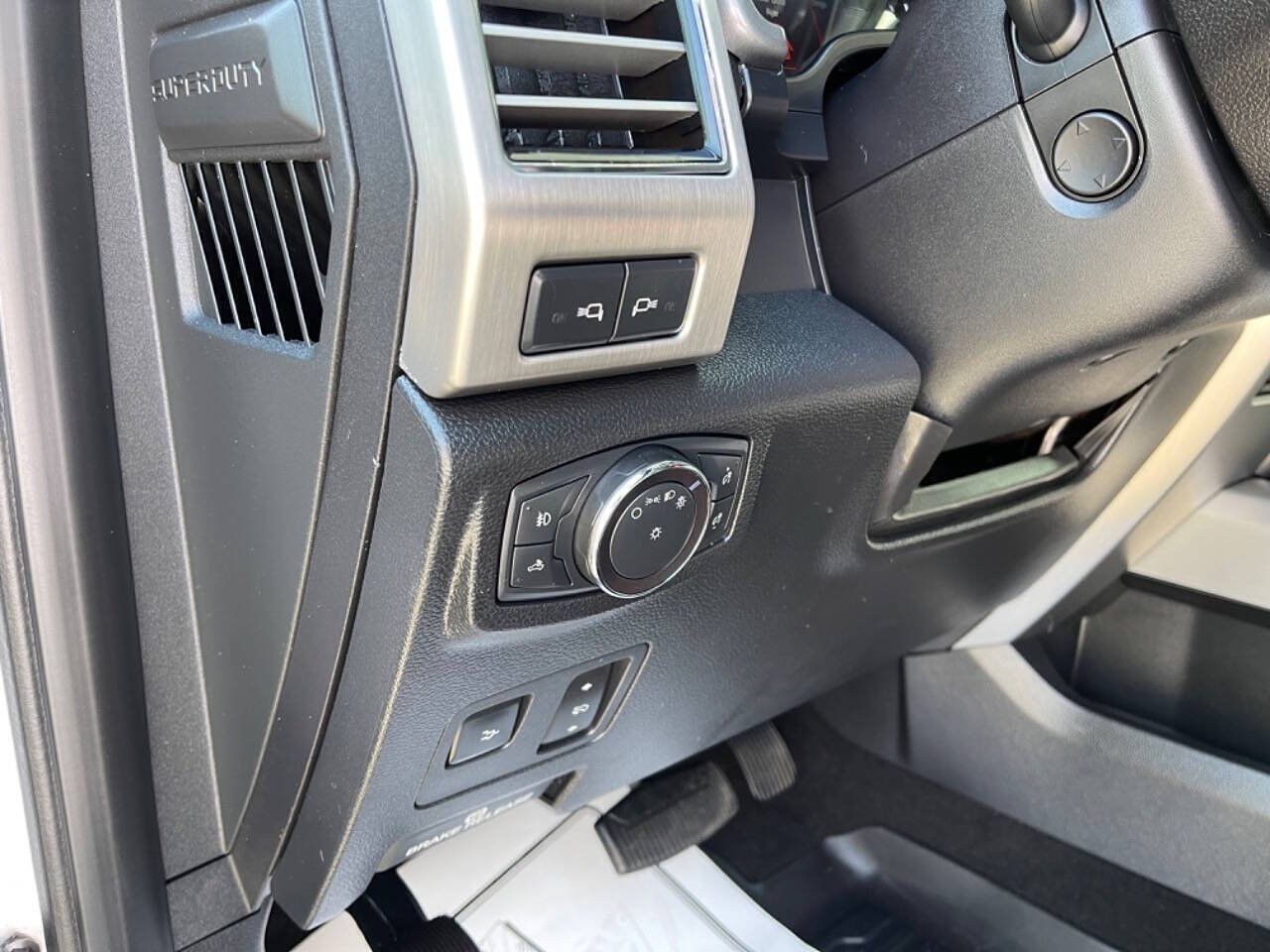 Used 2019 Ford F350 Platinum w/ Platinum Ultimate Package AWD/4WD image 29