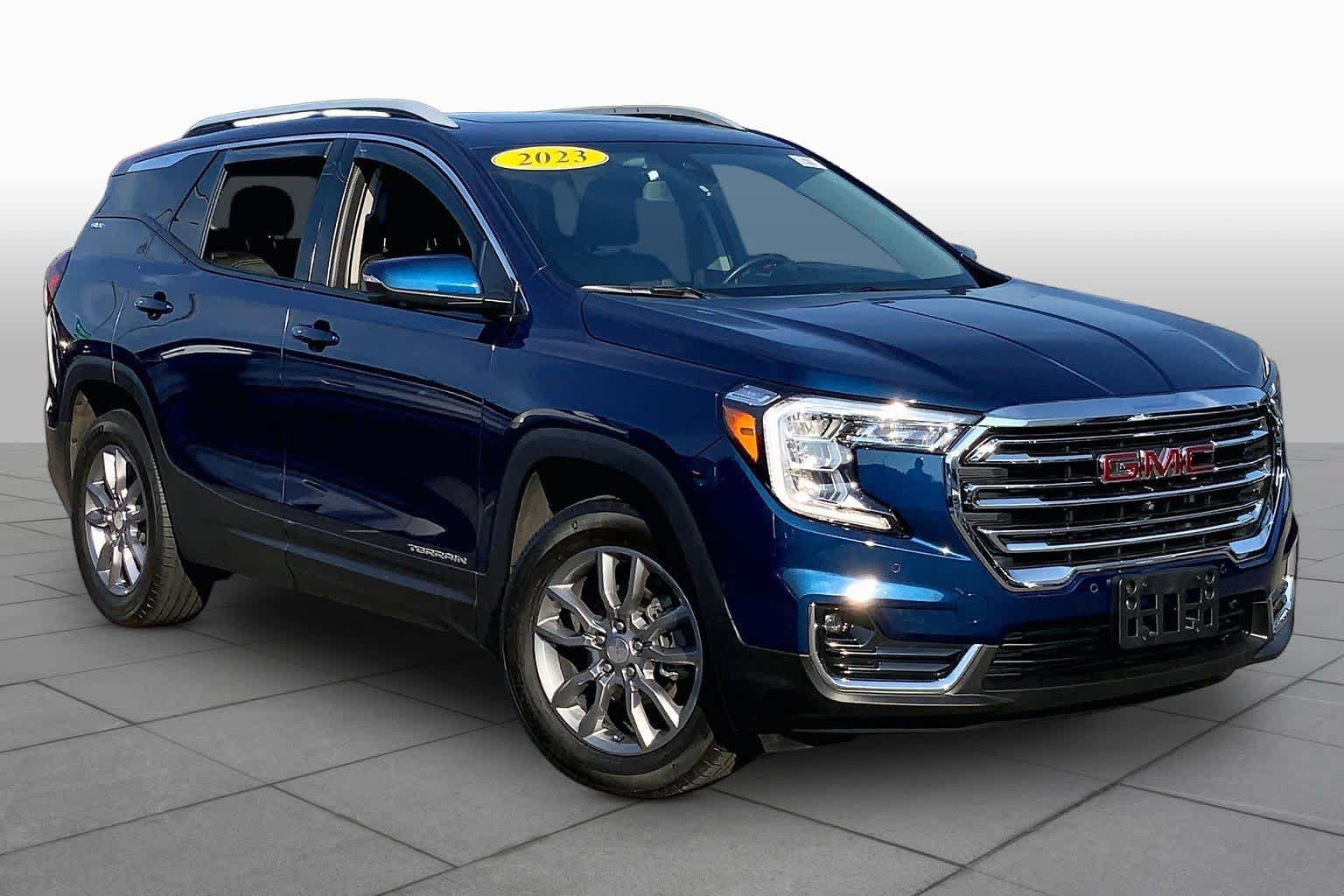 Used 2023 GMC Terrain SLT w/ Tech Package AWD/4WD image 3