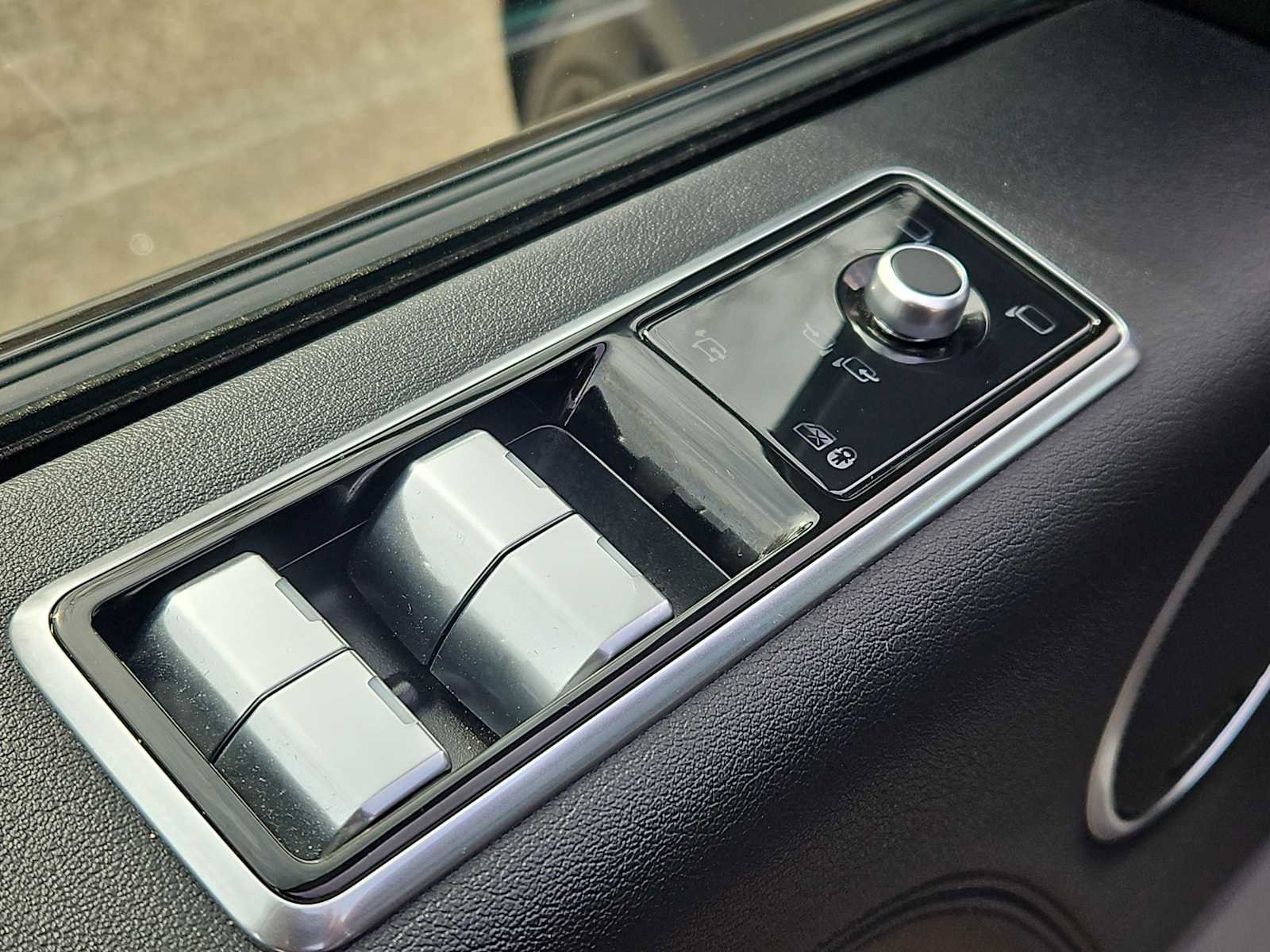 Used 2021 Land Rover Range Rover P525 Westminster Edition image 12