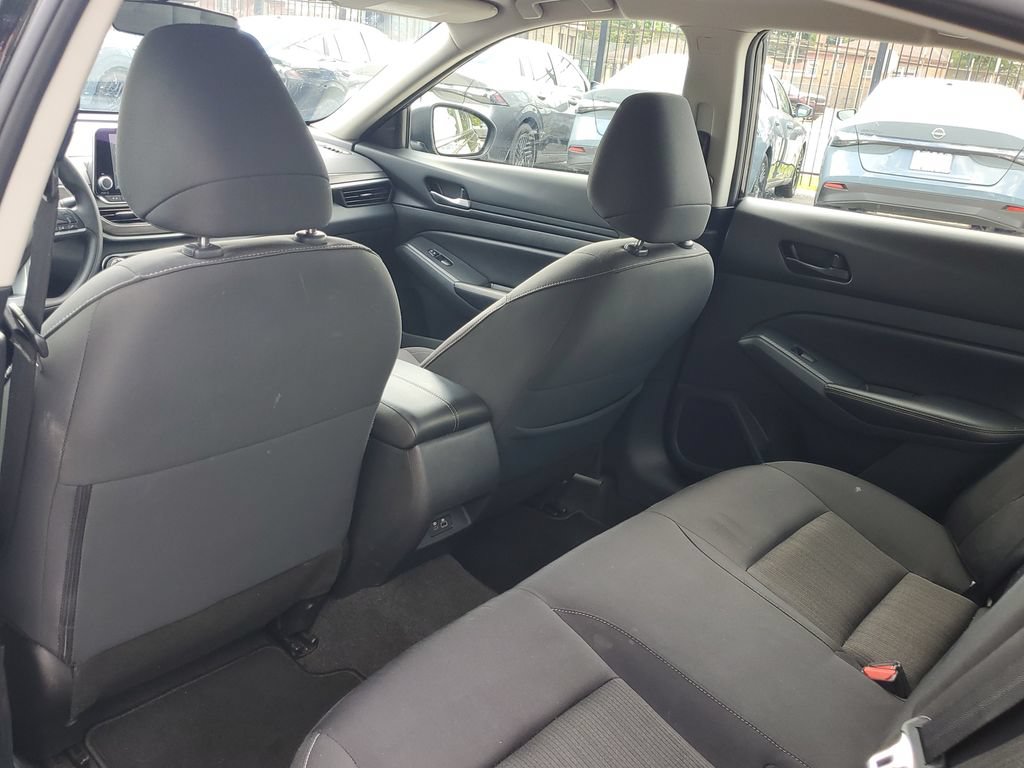 Used 2025 Nissan Altima 2.5 SV FWD image 9