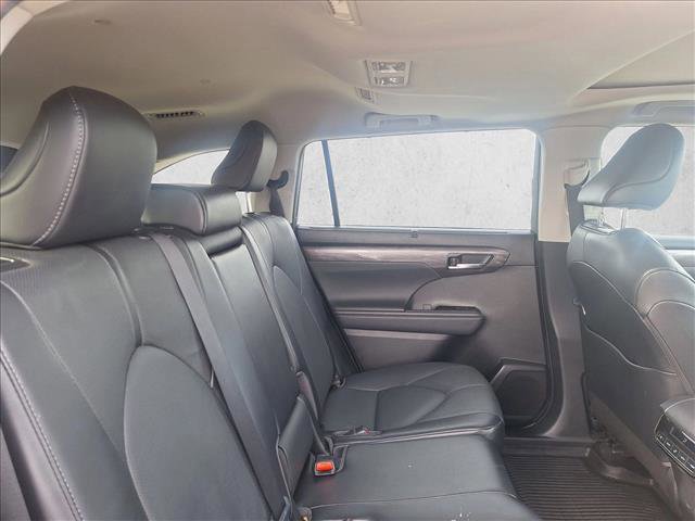 Used 2022 Toyota Highlander Limited image 18