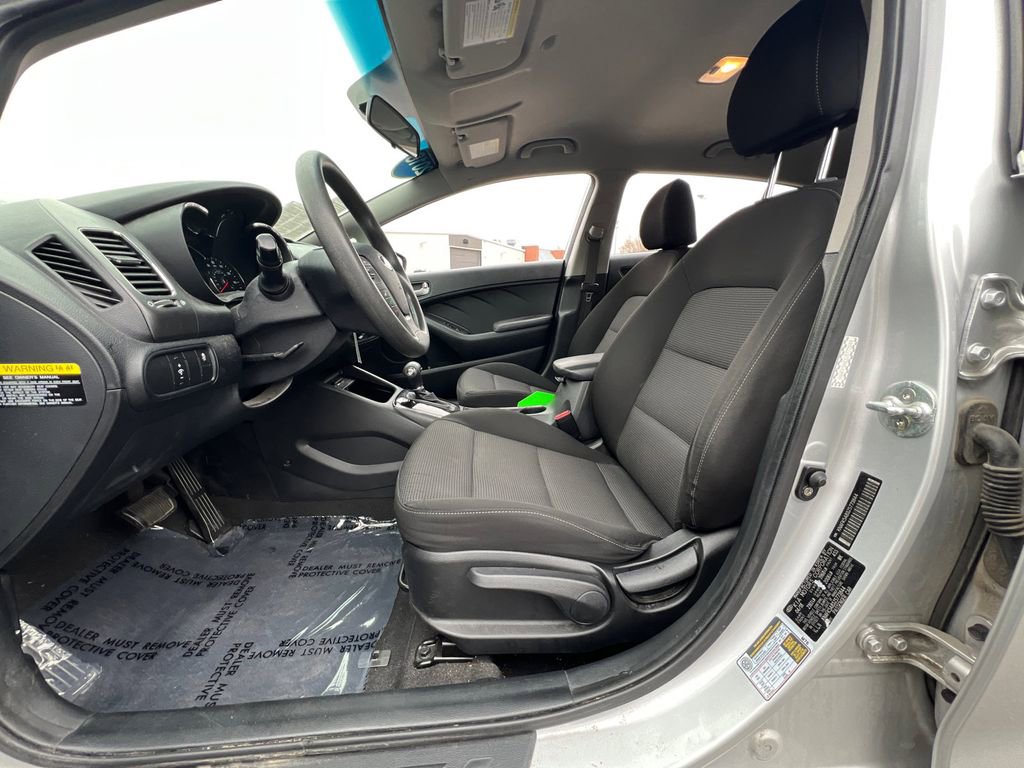 Used 2018 Kia Forte LX image 24