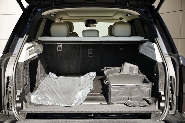 New 2025 Land Rover Range Rover SE image 38