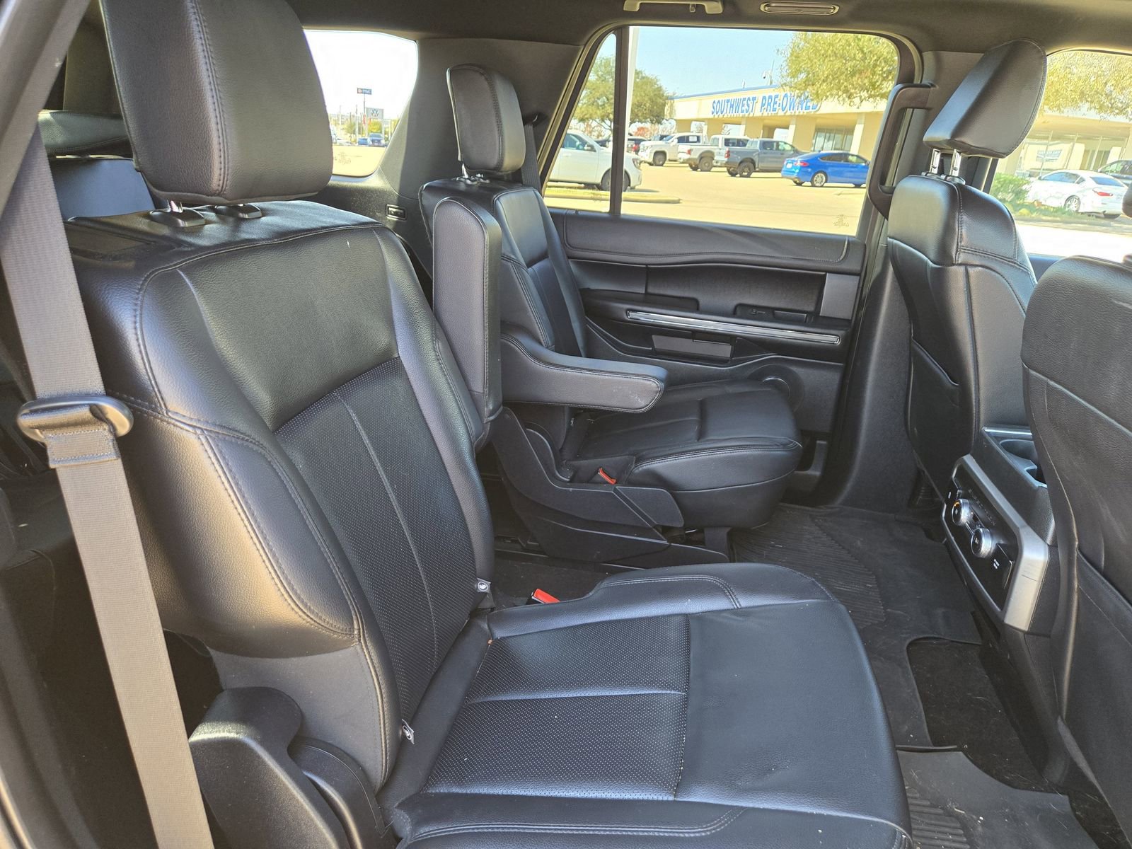 Used 2021 Ford Expedition XLT image 27