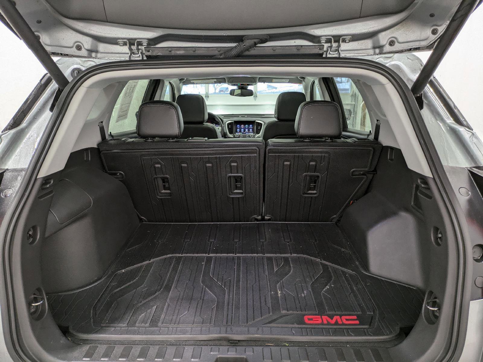 Used 2024 GMC Terrain SLT w/ Infotainment Package II image 10