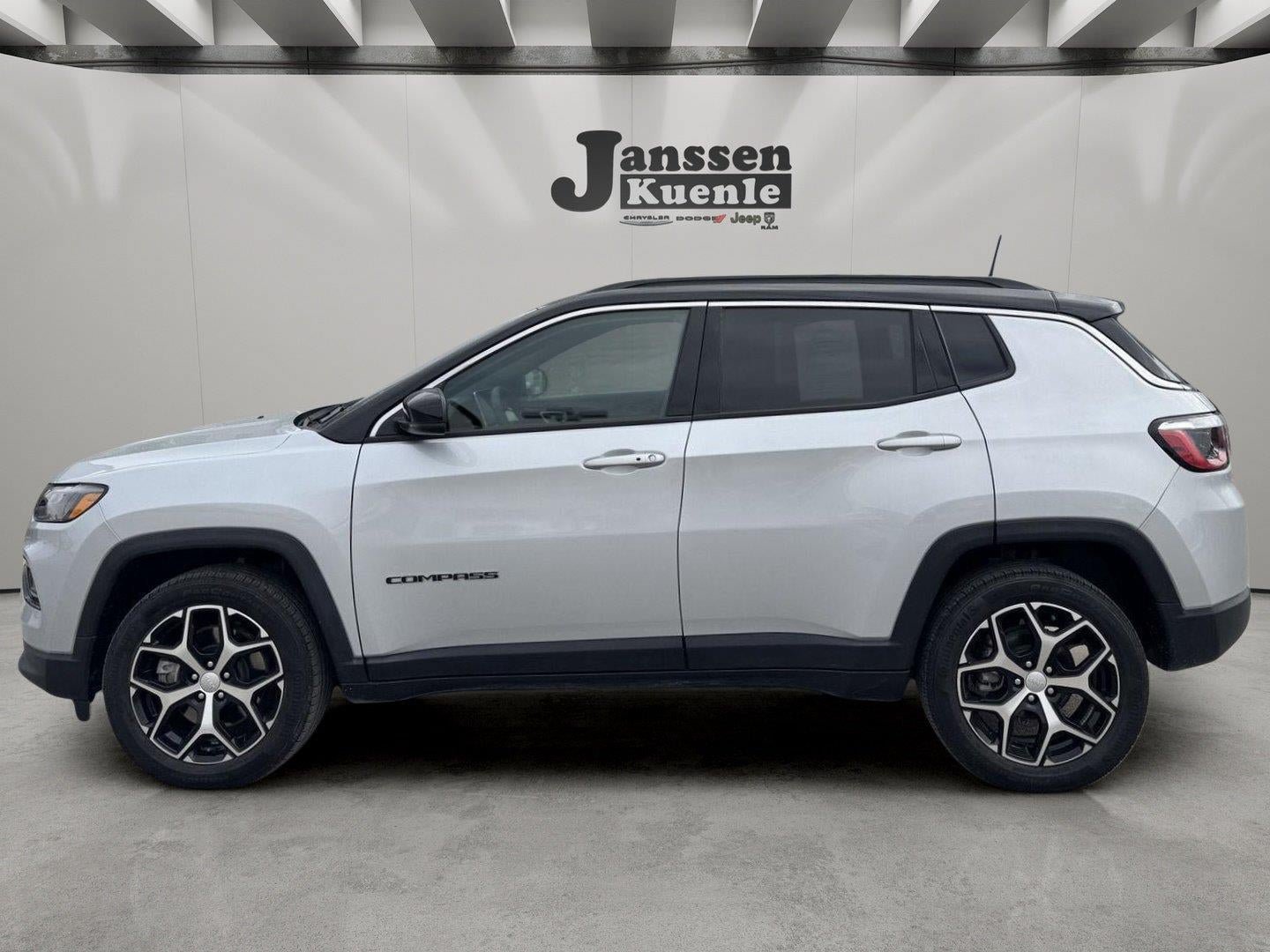 Used 2024 Jeep Compass Limited AWD/4WD image 1