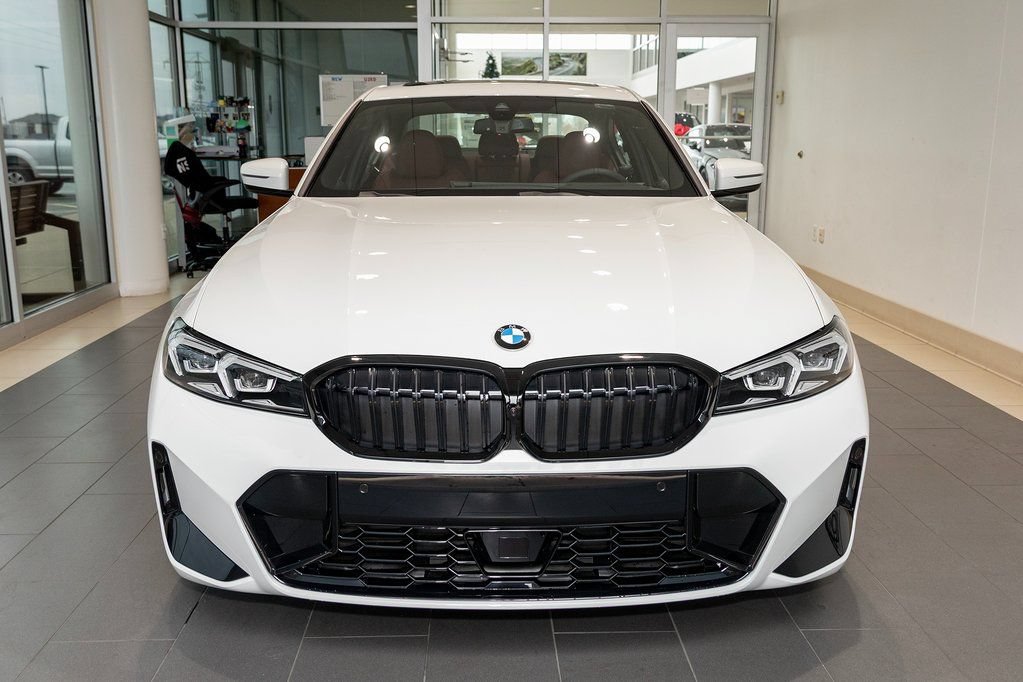 Used 2026 BMW 330i xDrive Sedan w/ M Sport Package AWD/4WD image 2