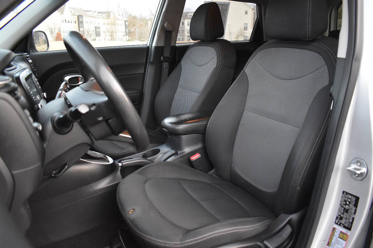 Used 2018 Kia Soul + image 12