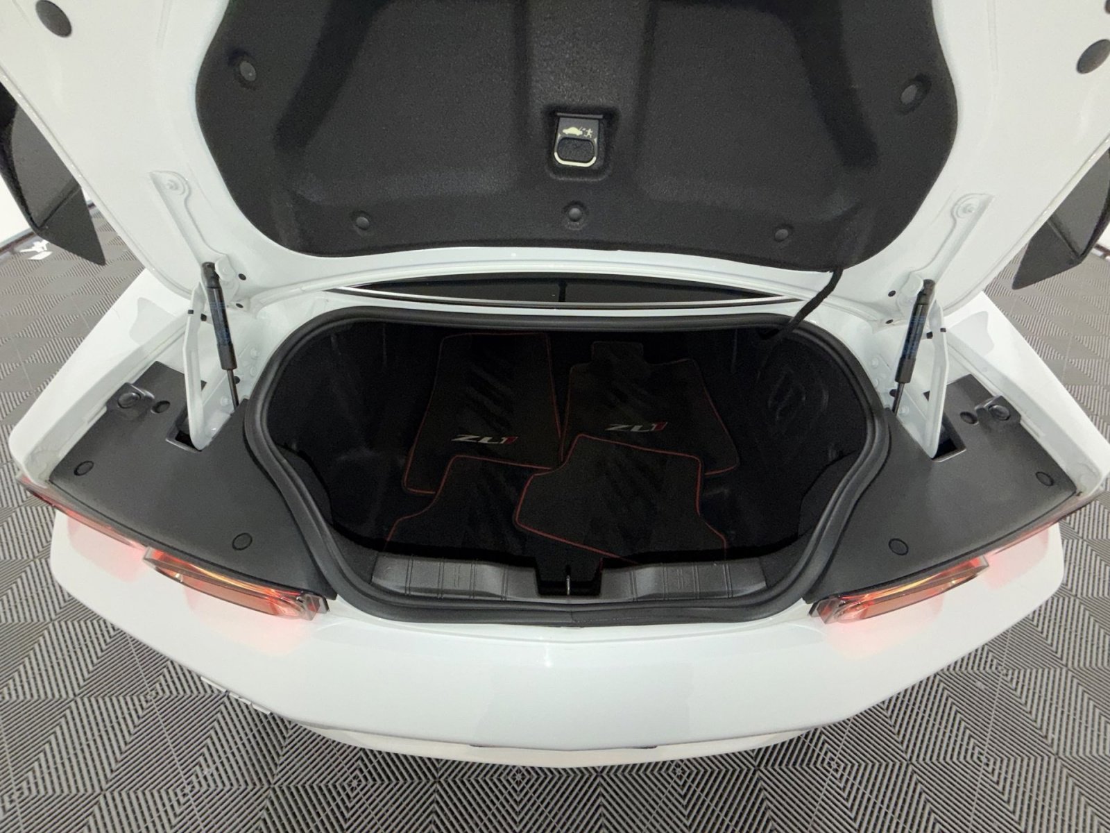 Used 2021 Chevrolet Camaro ZL1 image 25