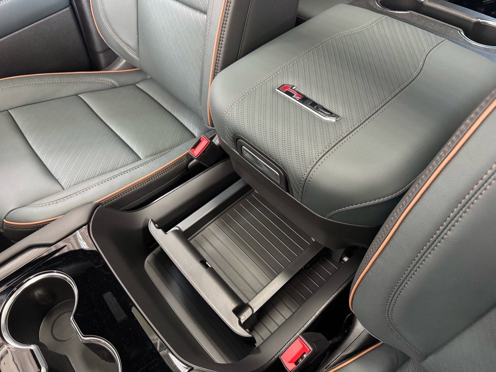 New 2026 GMC Yukon AT4 w/ AT4 Premium Package AWD/4WD image 27