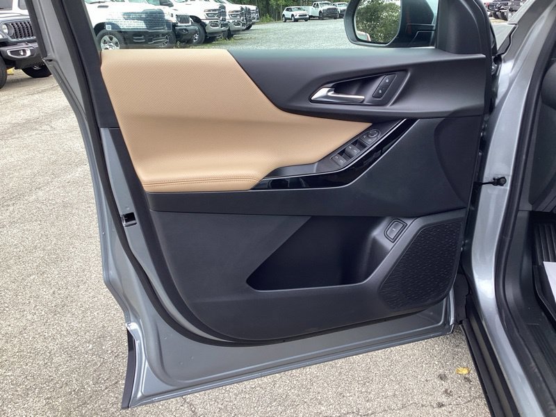 New 2027 Chevrolet Equinox ACTIV w/ LPO, Floor Liner Package AWD/4WD image 21