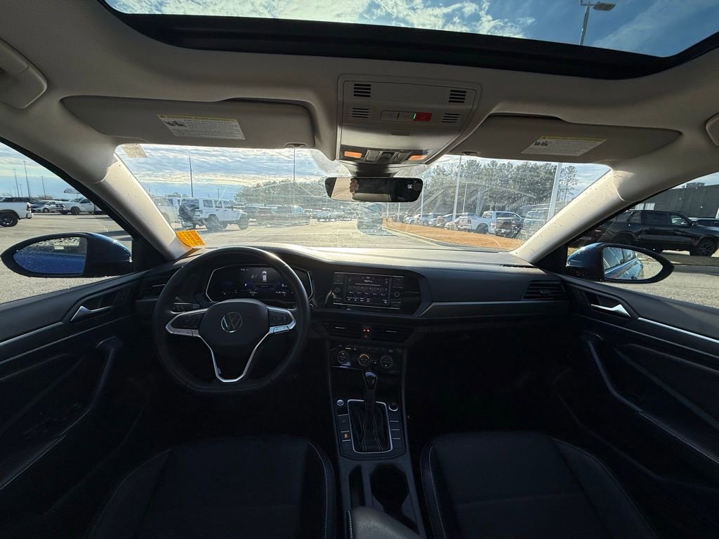 Used 2023 Volkswagen Jetta SE image 12