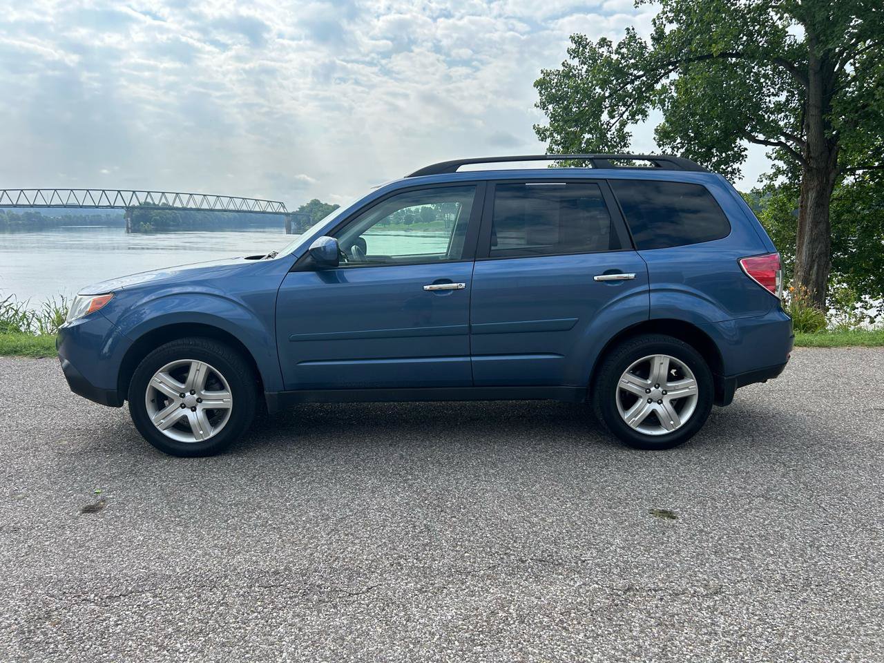 Used 2010 Subaru Forester 2.5X Limited AWD/4WD image 5