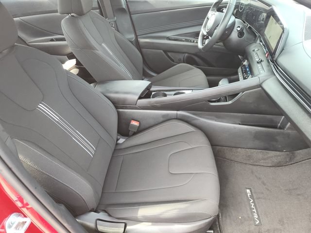Used 2025 Hyundai Elantra SEL FWD image 12