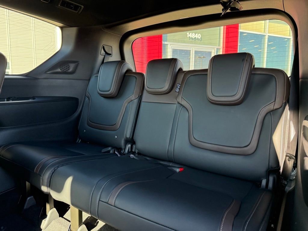 New 2025 Nissan Armada SL w/ Captain's Chari Seat Package image 28