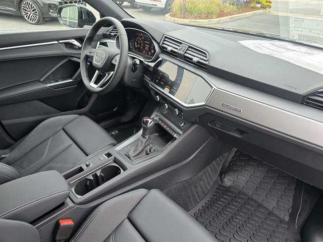 Used 2025 Audi Q3 2.0T Premium w/ Convenience Package image 17