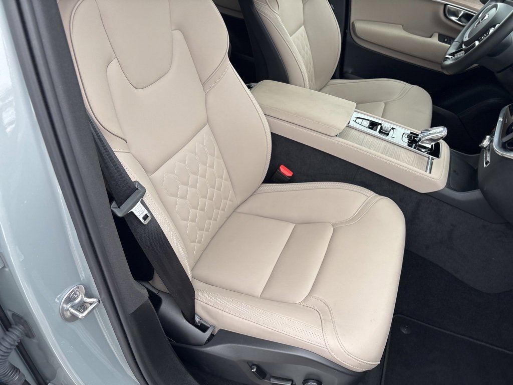 Certified 2025 Volvo XC90 B6 Plus image 42