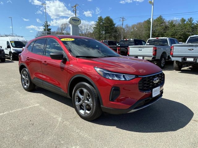 Used 2025 Ford Escape ST-Line w/ Tech Pack #1 AWD/4WD video 1