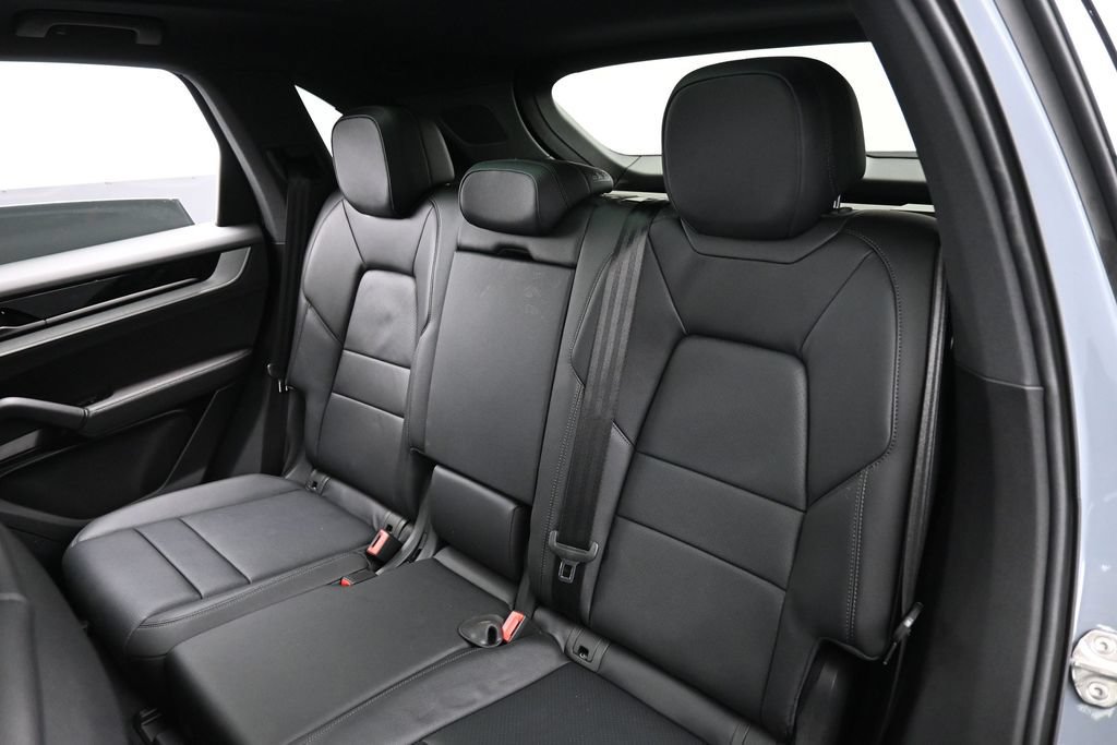 Certified 2026 Porsche Cayenne AWD/4WD image 22
