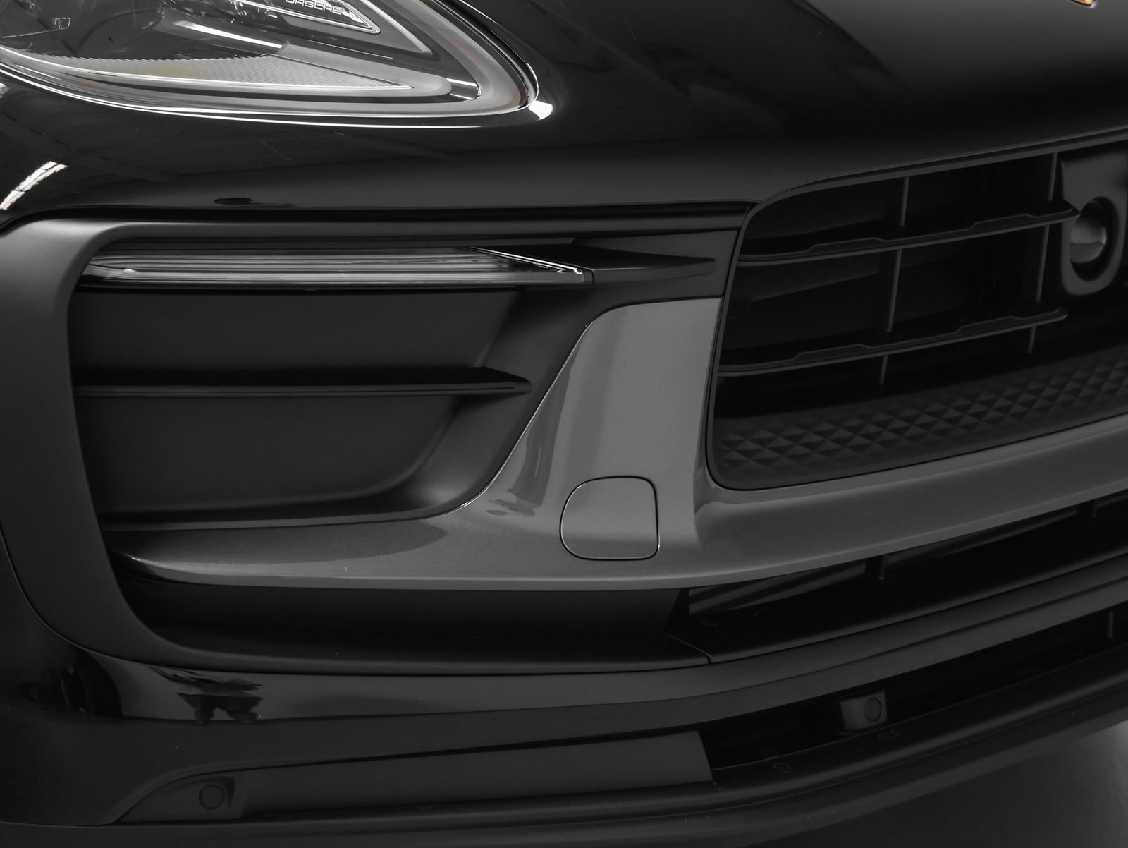 New 2026 Porsche Macan Turbo AWD/4WD image 19
