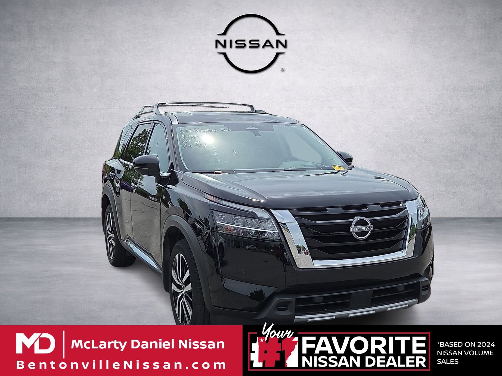 Used 2024 Nissan Pathfinder Platinum w/ Cargo Package AWD/4WD image 1