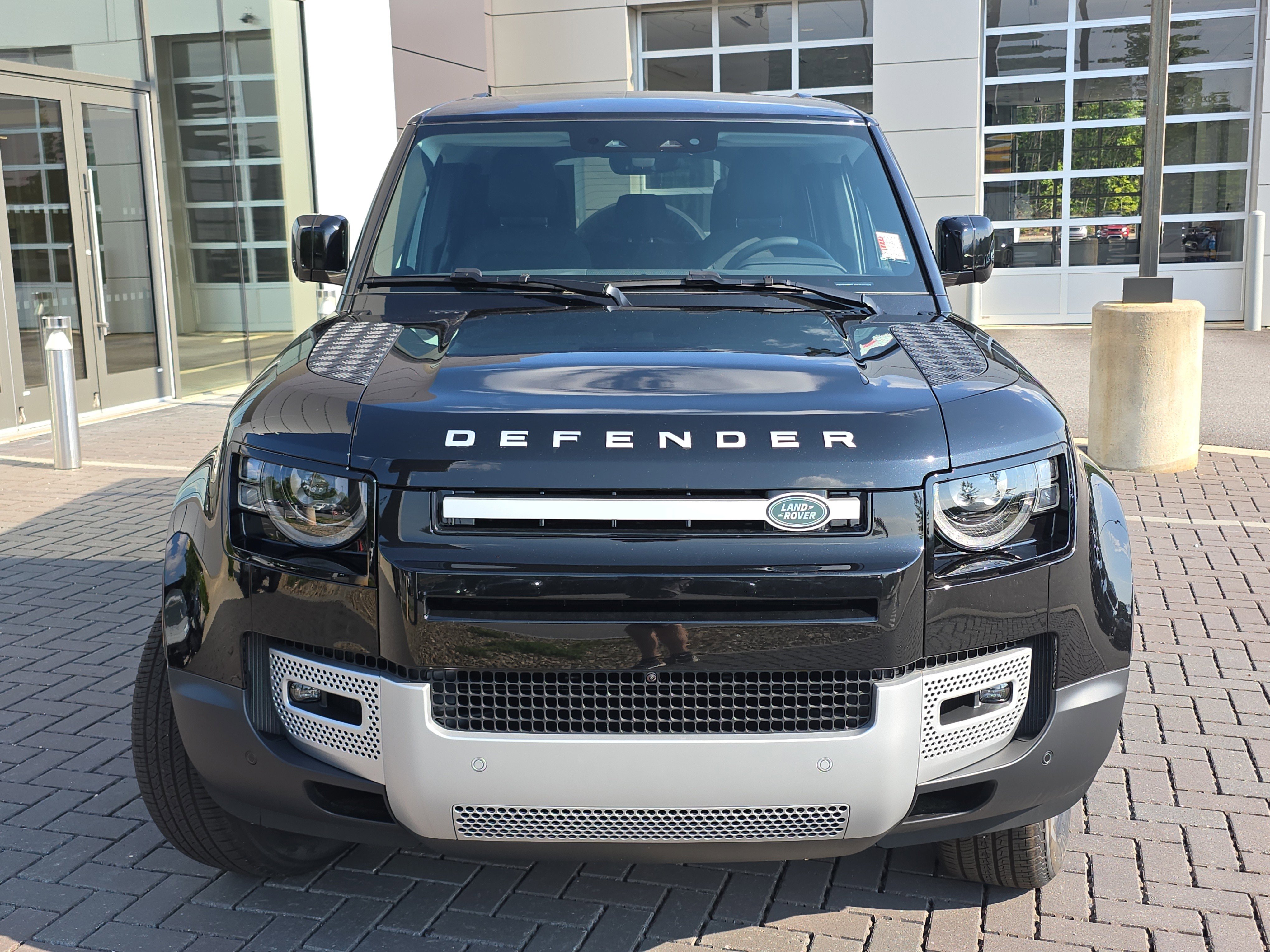 Used 2025 Land Rover Defender 110 S image 2