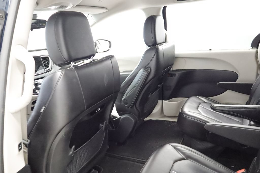 Certified 2023 Chrysler Pacifica Touring-L FWD image 17