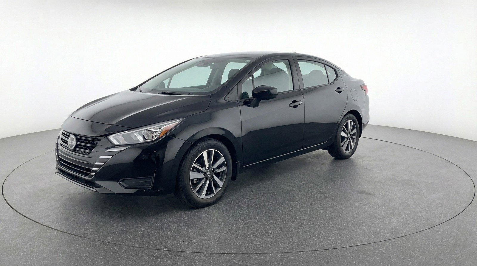 Used 2025 Nissan Versa SV image 3