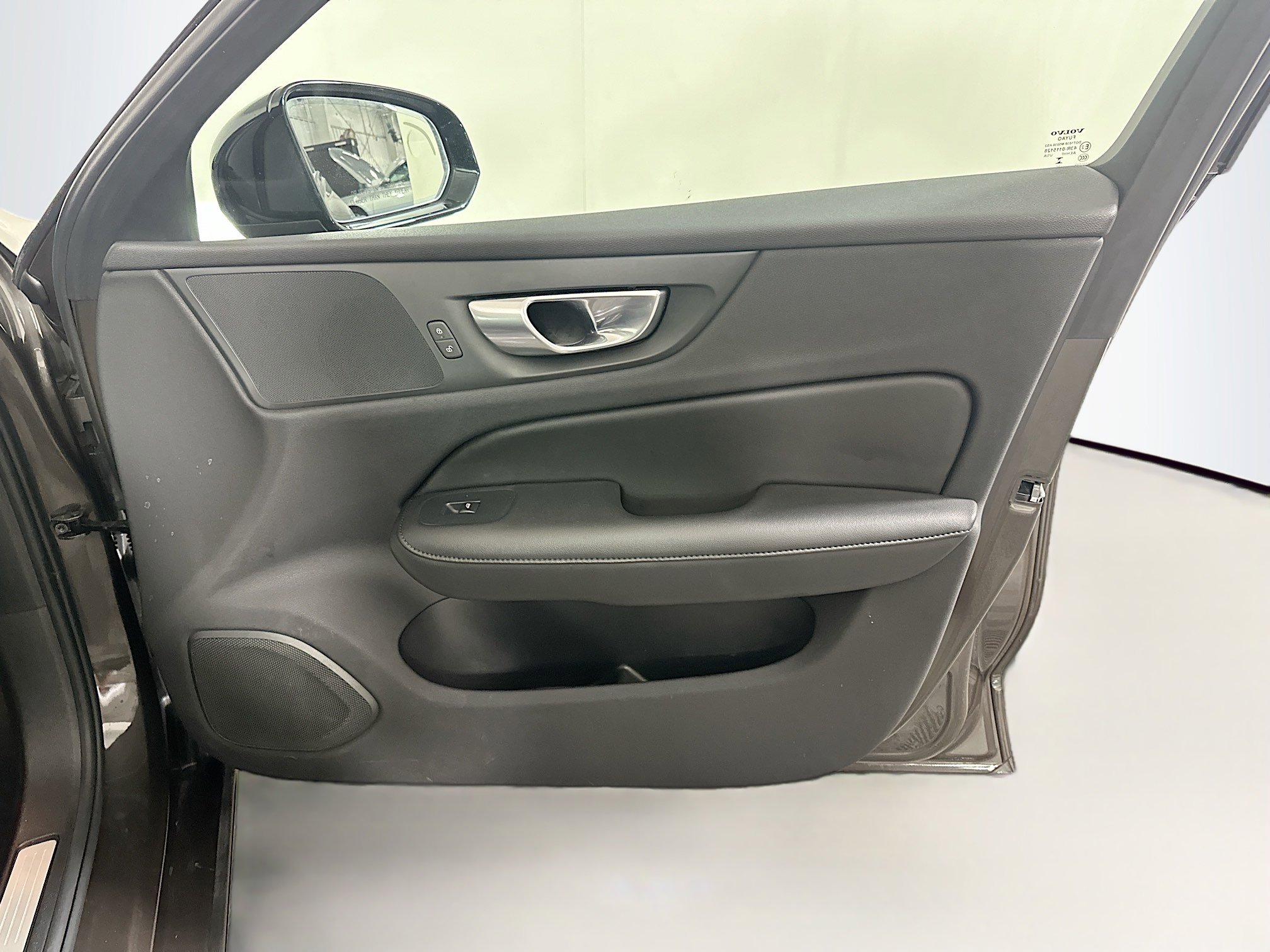 Used 2025 Volvo S60 B5 Core image 32