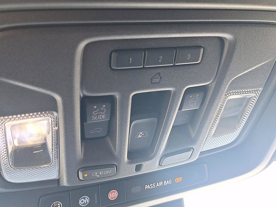 Used 2024 GMC Sierra 1500 AT4 w/ Technology Package AWD/4WD image 32