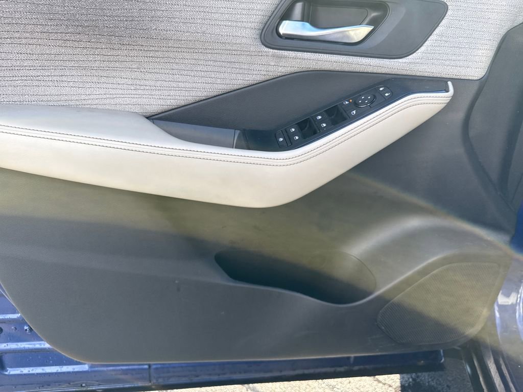 Used 2021 Nissan Rogue SV image 12