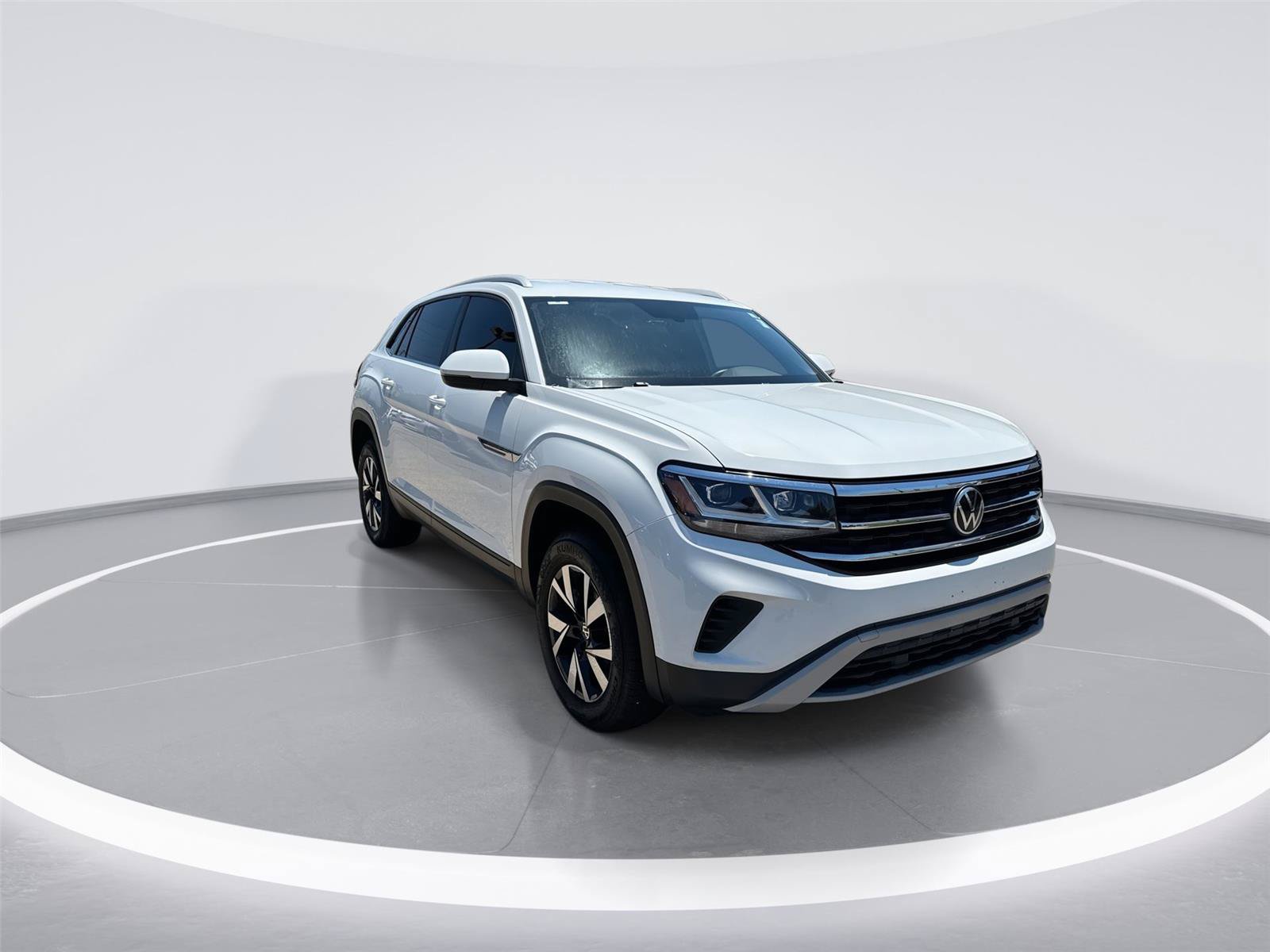 Used 2020 Volkswagen Atlas Cross Sport SE AWD/4WD image 2