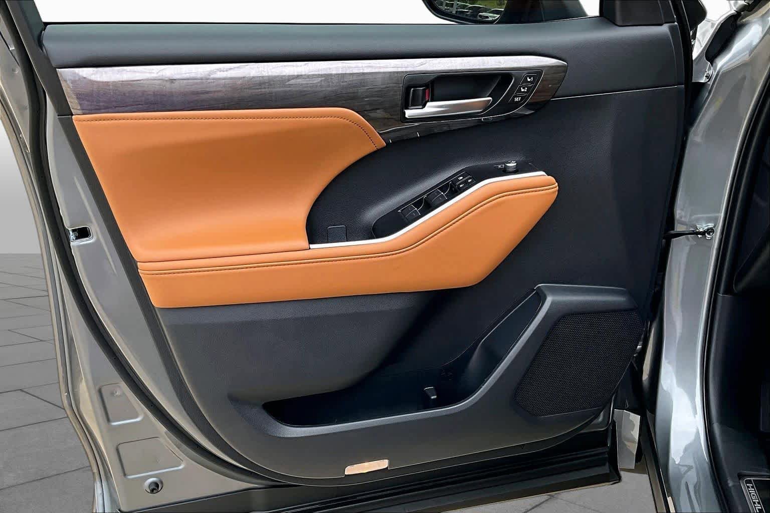 New 2026 Toyota Highlander Platinum AWD/4WD image 10