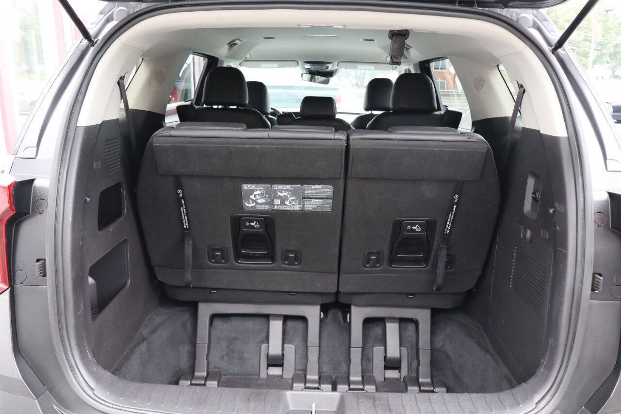Used 2025 Kia Carnival FWD image 4