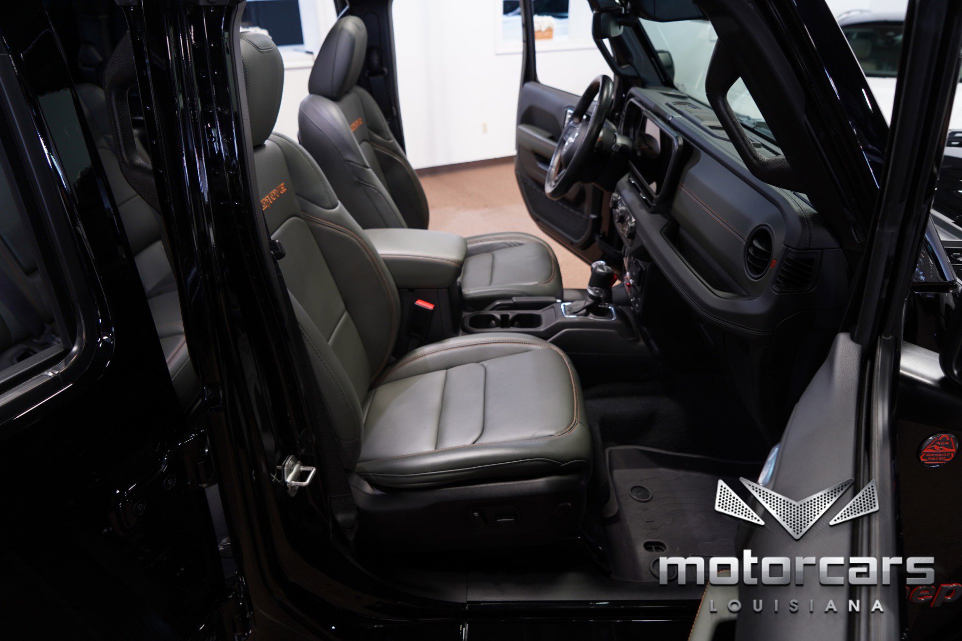 Used 2024 Jeep Gladiator Mojave AWD/4WD image 35