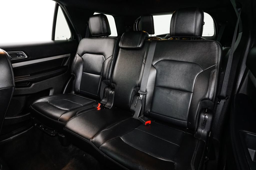 Used 2017 Ford Explorer XLT w/ Equipment Group 202A image 28