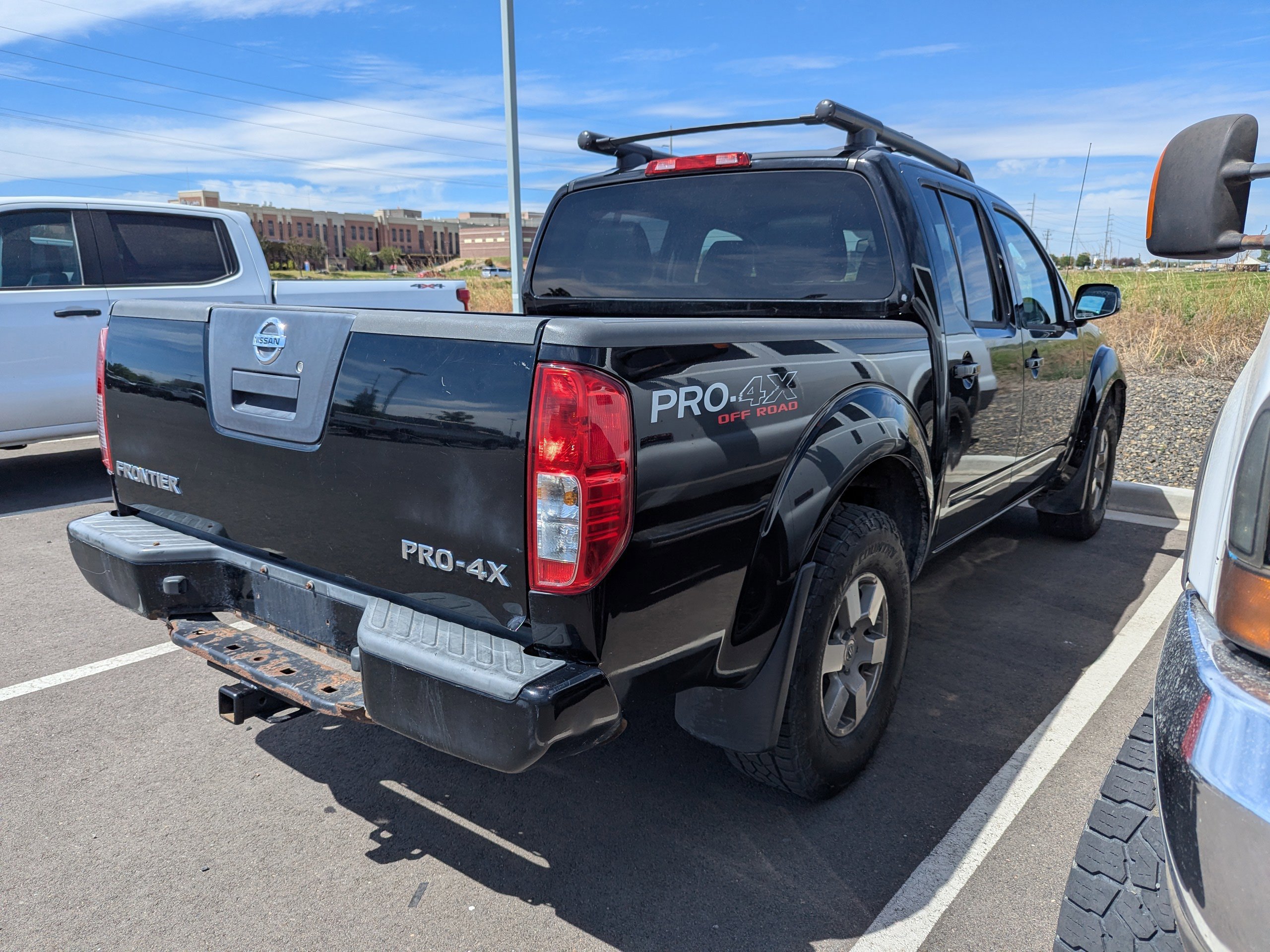 Used 2011 Nissan Frontier PRO-4X w/ Pro-4x Luxury Pkg AWD/4WD image 4