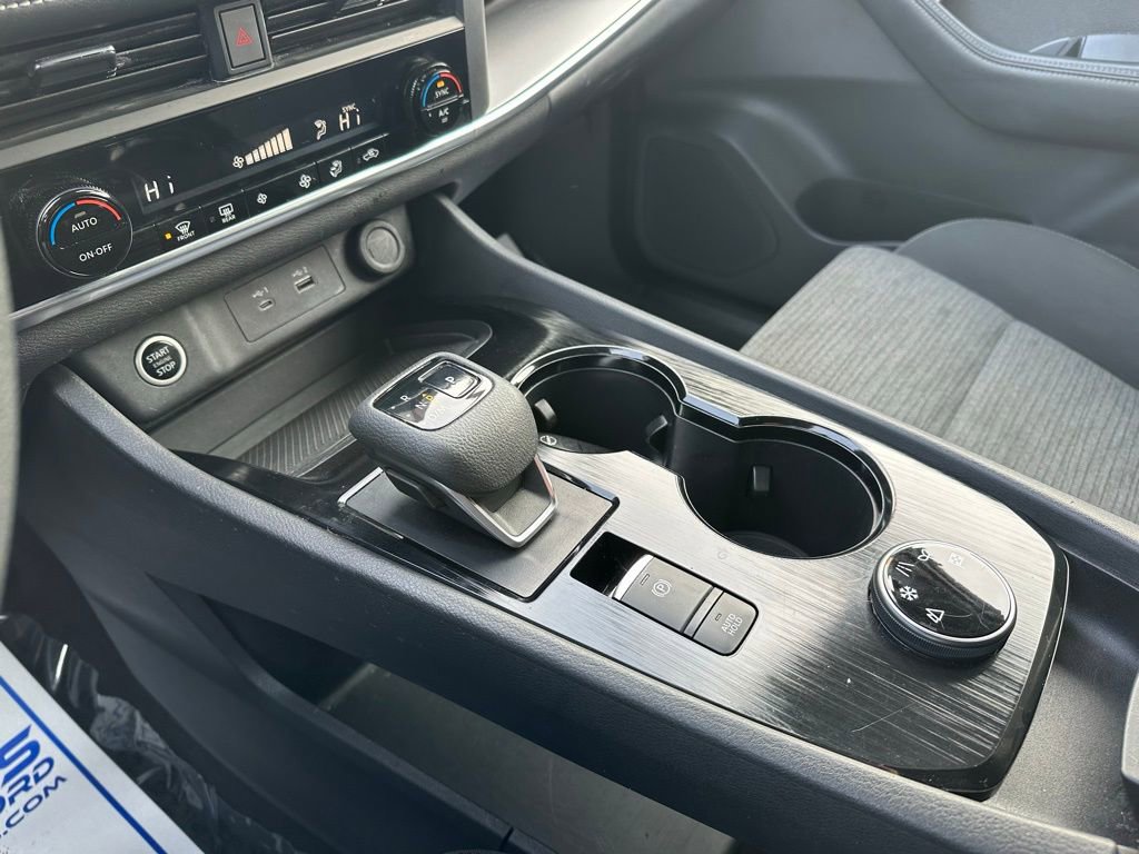 Used 2023 Nissan Rogue SV image 22