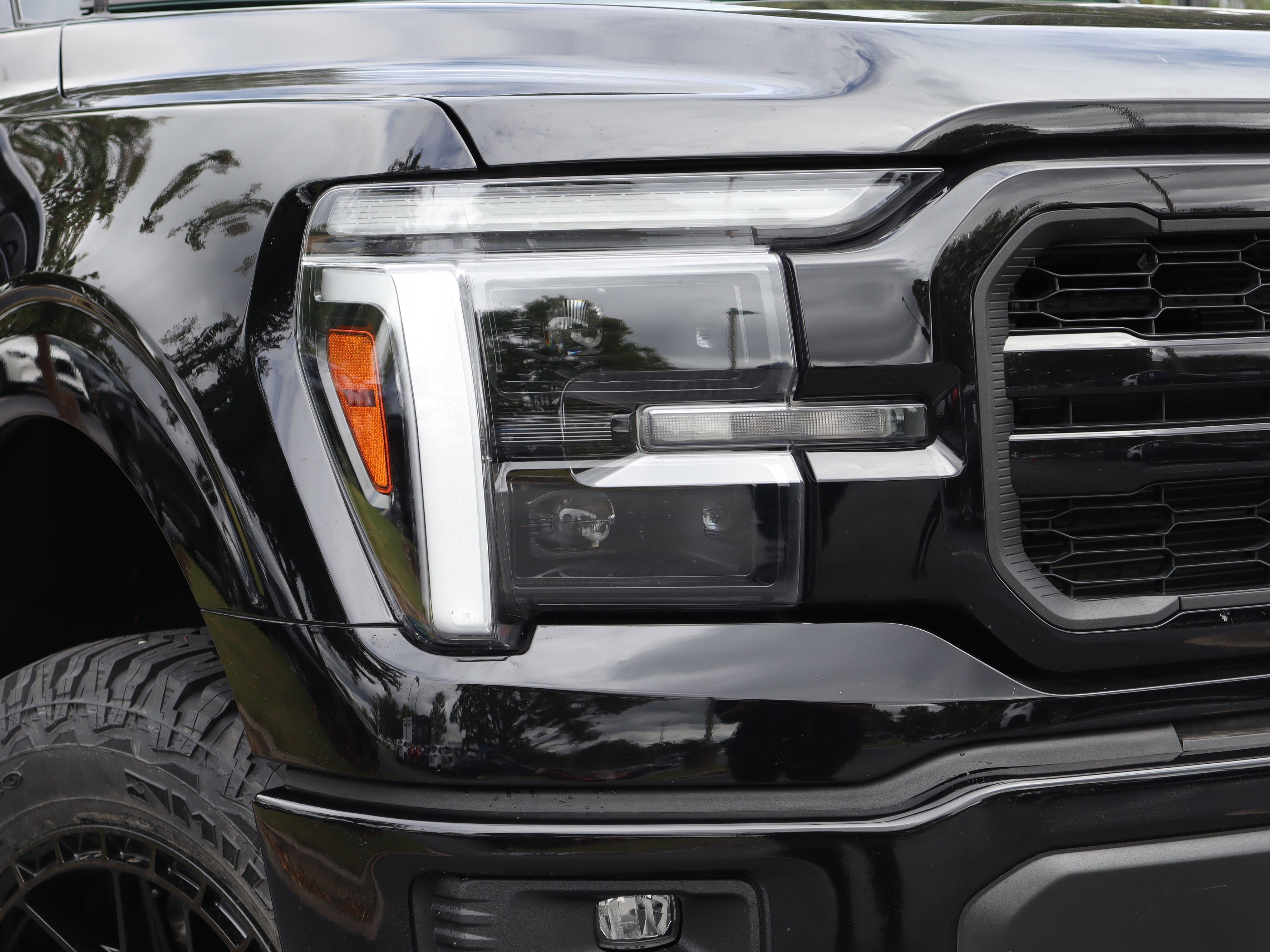 Used 2025 Ford F150 Lariat w/ Equipment Group 501A Mid image 18