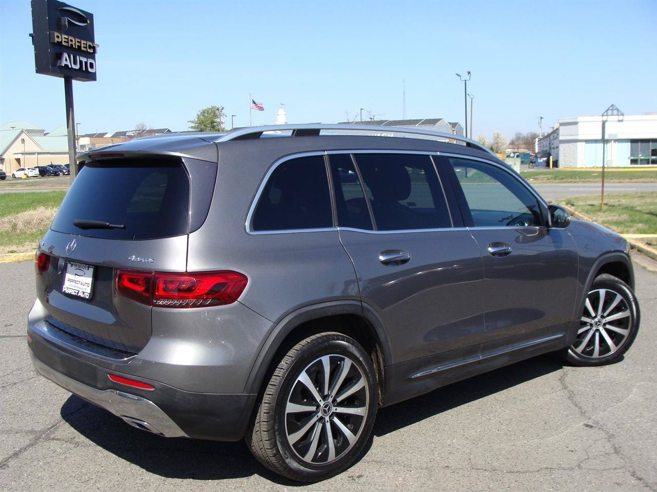 Used 2020 Mercedes-Benz GLB 250 4MATIC w/ Premium Package image 6